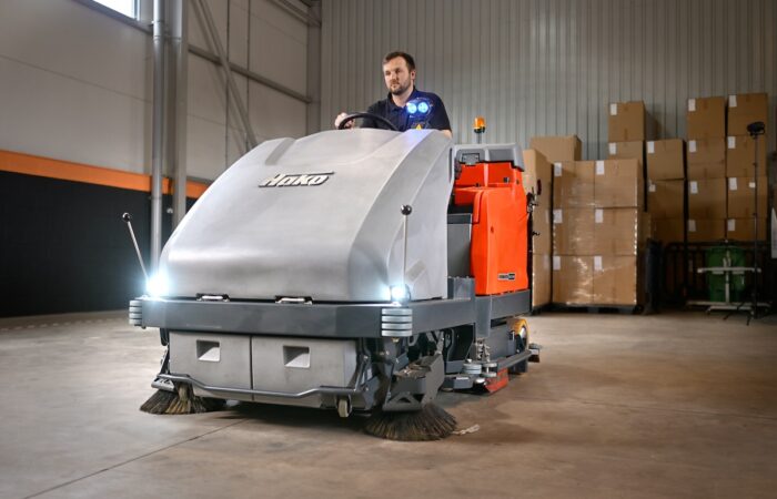 B400RM cleaning warehouse logistics