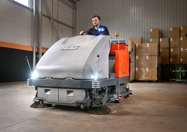 B400RM cleaning warehouse logistics