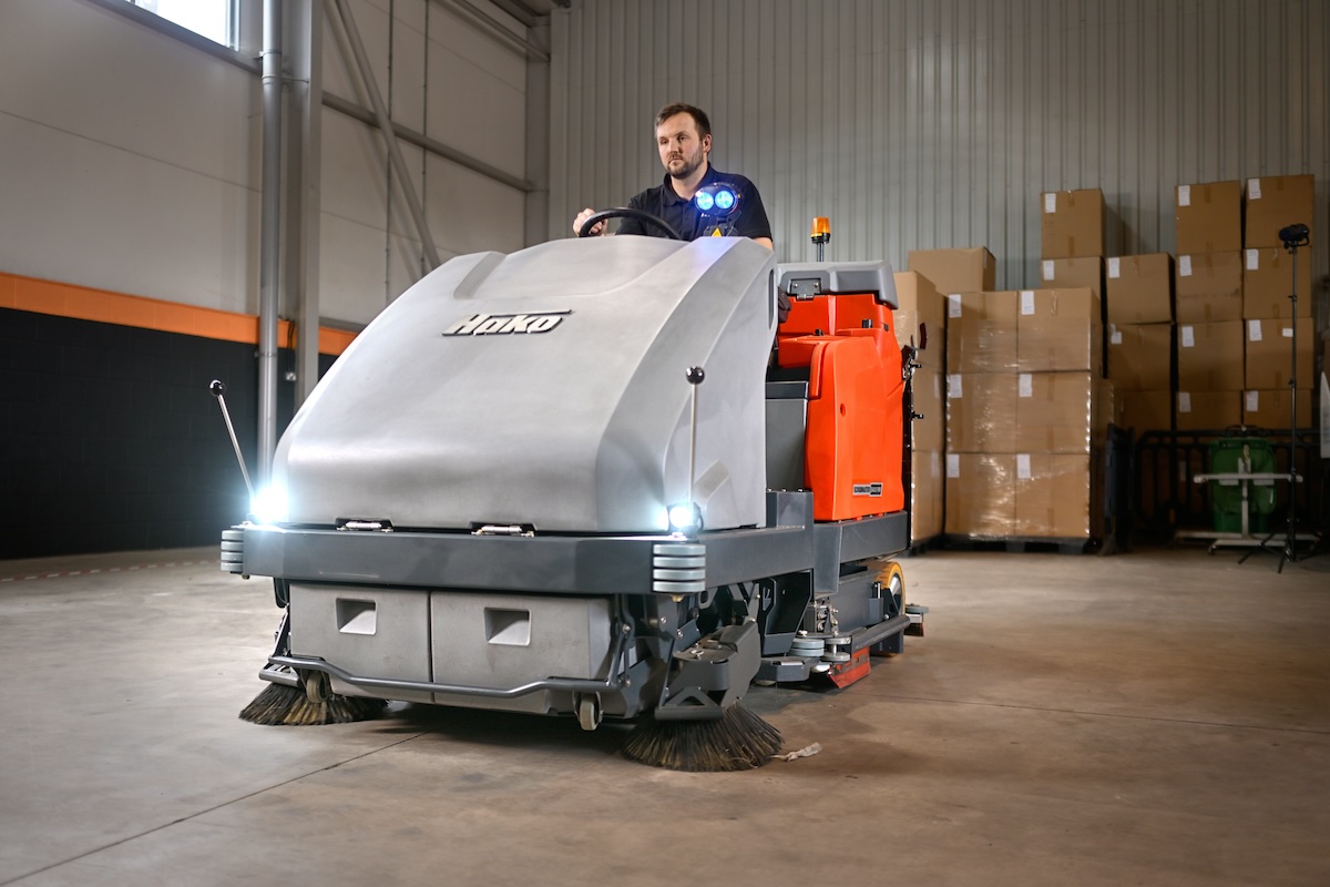 B400RM cleaning warehouse logistics